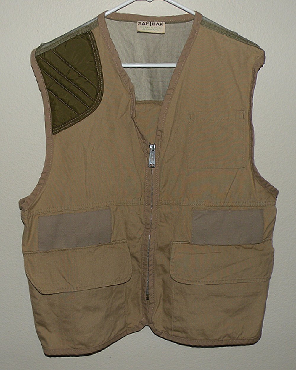 SafTBak Men’s Medium Upland Bird Hunting Vest Tan Zip Front Shoulder Pad